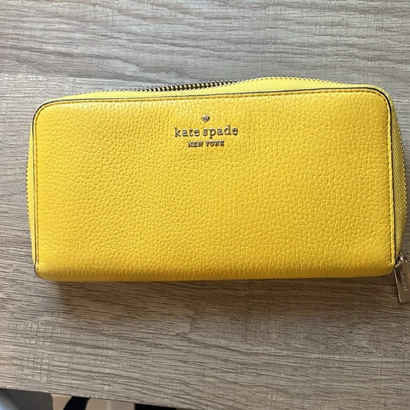 Kate spade bundle .. purse , wallet and small wallet - Picture 4 of 6